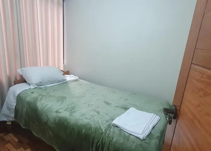 3 Bedrooms Airport Close 2 Min Walk, Self Check In *