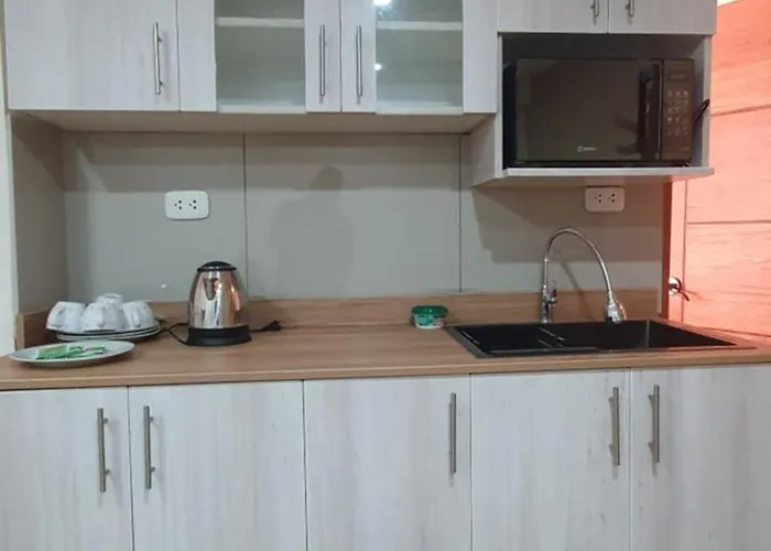 3 Bedrooms Airport Close 2 Min Walk, Self Check In Apartment