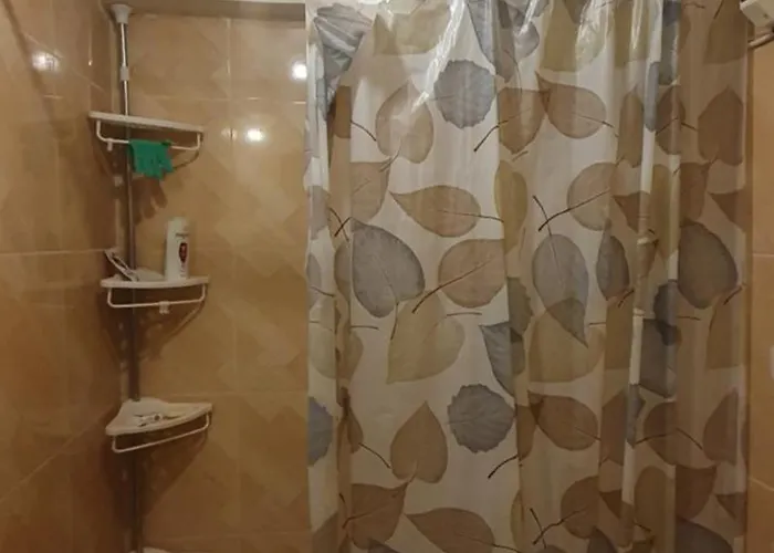 3 Bedrooms Airport Close 2 Min Walk, Self Check In